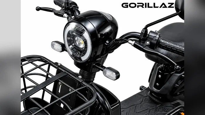 Detalhe do farol redondo e do cesto da Gorillaz GBE350PR