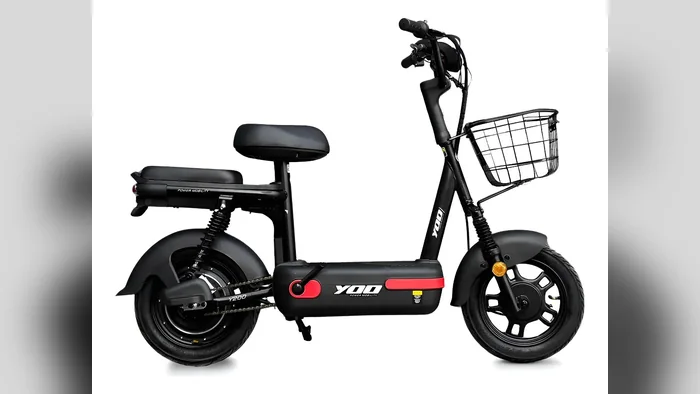 Yoo Mobility Y-200 preta e vermelha de lado, sobre fundo branco