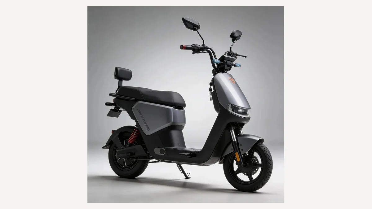 Foston X13 EX cinza de lado, com banco, encosto e farol dianteiro, o modelo de menor preço da moto elétrica da lista
