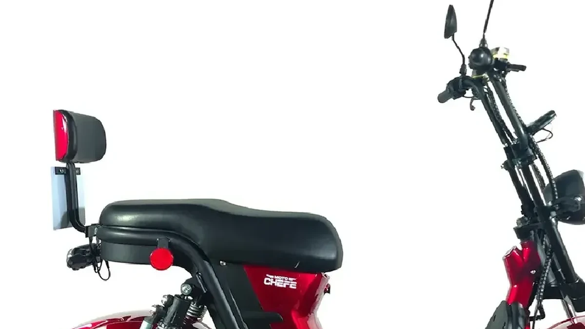 Vista lateral da scooter elétrica X12 com banco duplo, encosto traseiro e amortecedor a gás