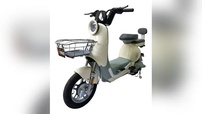 Bonmad Vespa bege e verde de lado, com cesta dianteira e banco duplo