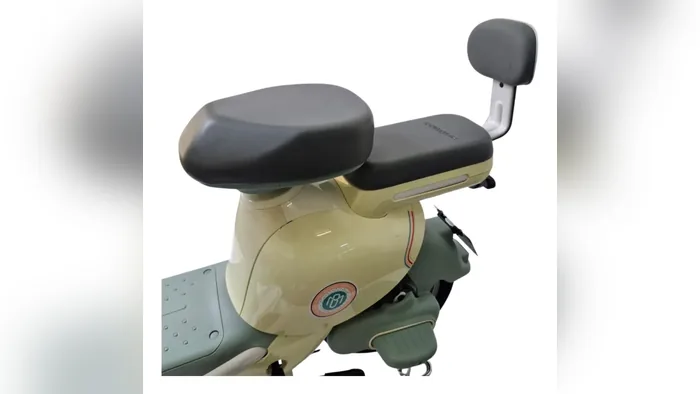Banco duplo com encosto traseiro da Bonmad Vespa