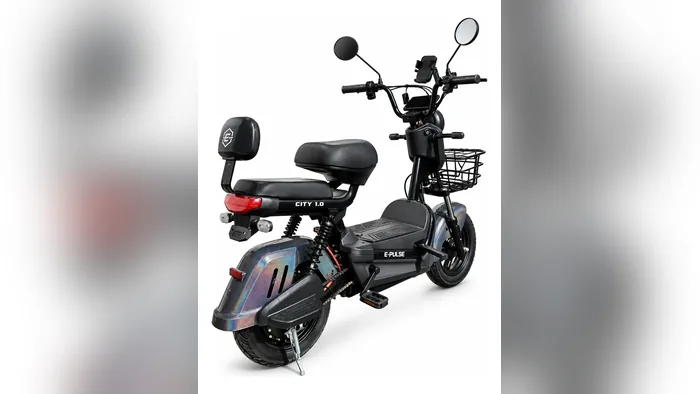 E-pulse 1000W vista por trás, com luz traseira e encosto