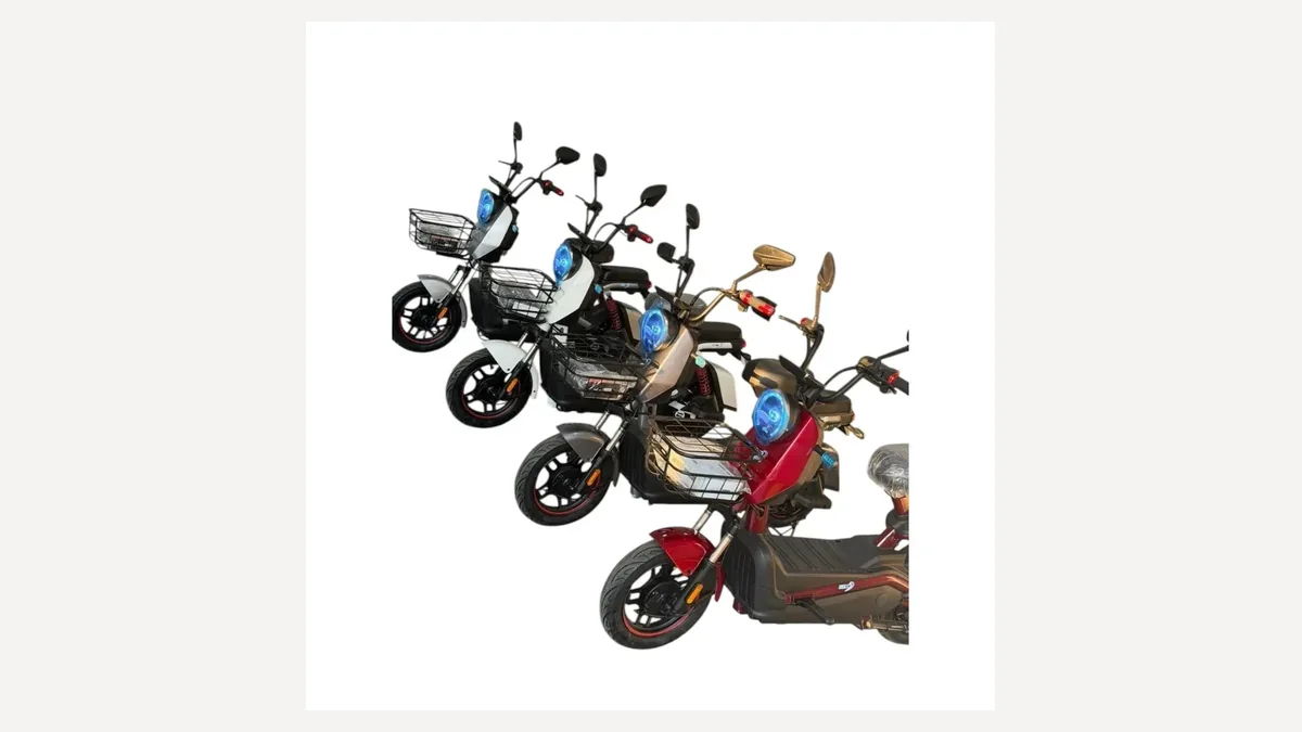 Sunmob VIP Ebokz, uma scooter elétrica 1000W, em quatro cores: branca, cinza, vermelha e prata