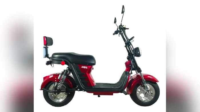 Moto Chefe X12 vermelha em vista lateral, com banco duplo e encosto, foto 2 de 4