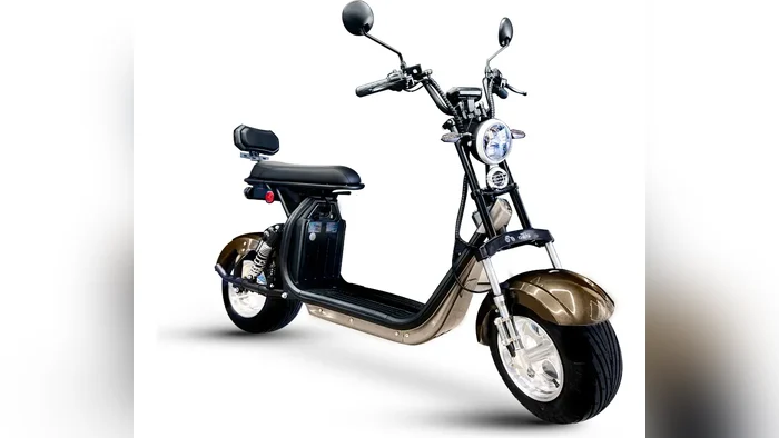 Motomaster X11 3000W de 80 km/h em foto de divulgação, scooter elétrica com farol redondo e pneus largos